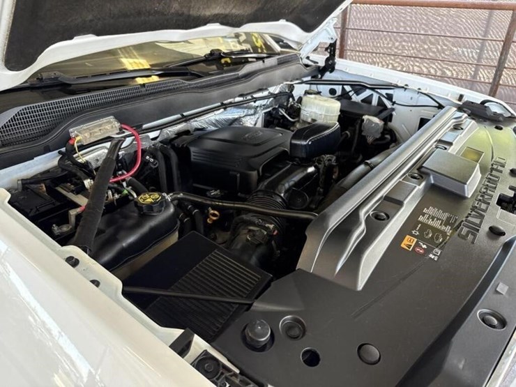 2016-chevrolet-silverado-2500hd-image-15