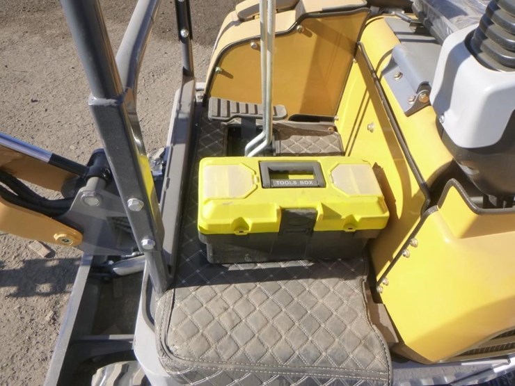 me20-hydraulic-excavator-image-21