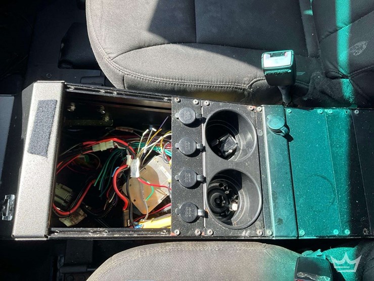 2015-ford-explorer-image-16