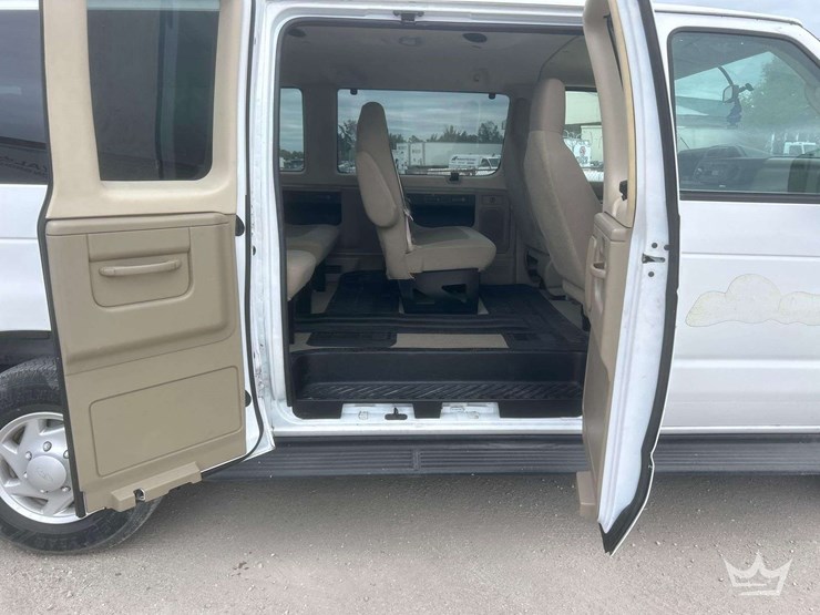 2011-ford-e350-image-13