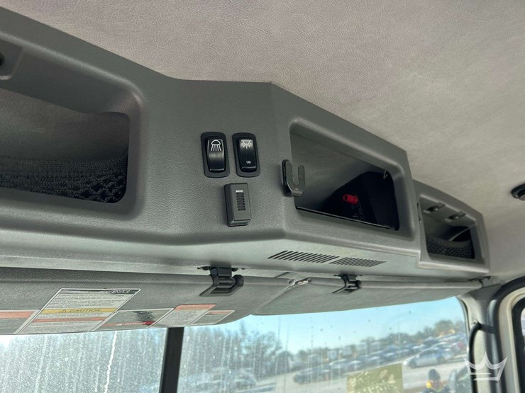 2013-mack-cxu613-t/a-day-cab-truck-tractor-image-20