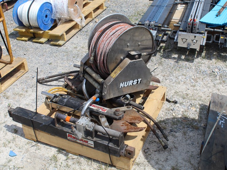 #8009-•-(3)-jaws-of-life-and-(1)-portable-ram-and-(1)-power-retract-hose-set-image-2