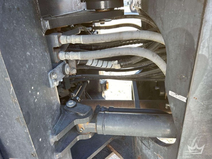 2016-komatsu-wa320-8-image-13