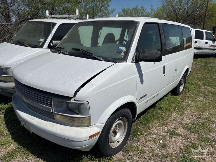 2000-chevrolet-astro-image-1