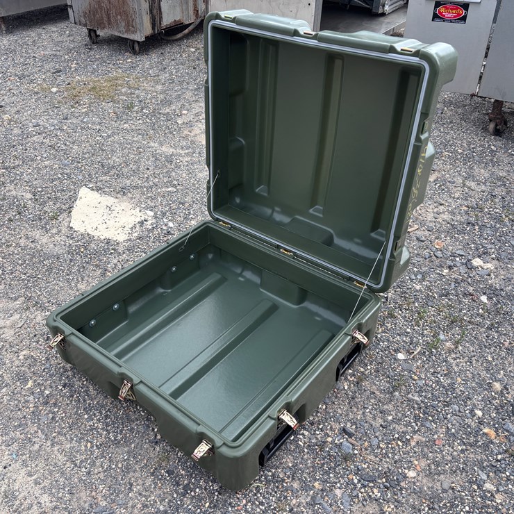 #8081 • PELICAN CASE WITH LATCHES