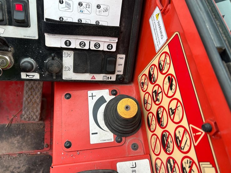 2020-skyjack-sj519th-image-25