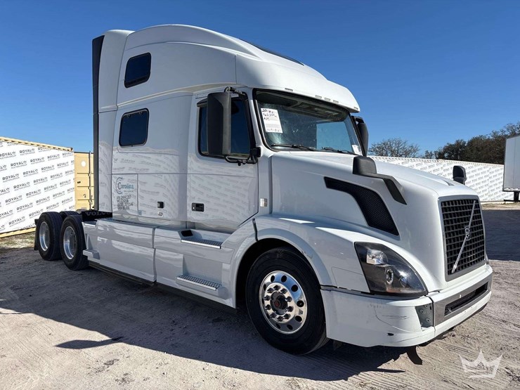 2016-volvo-vnl-t/a-sleeper-cab-truck-tractor-image-2