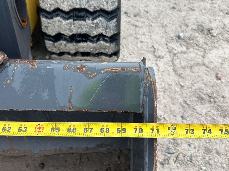 2023-new-holland-c327-image-25