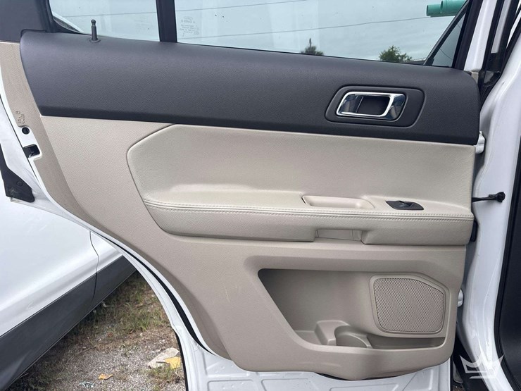 2013-ford-explorer-image-18