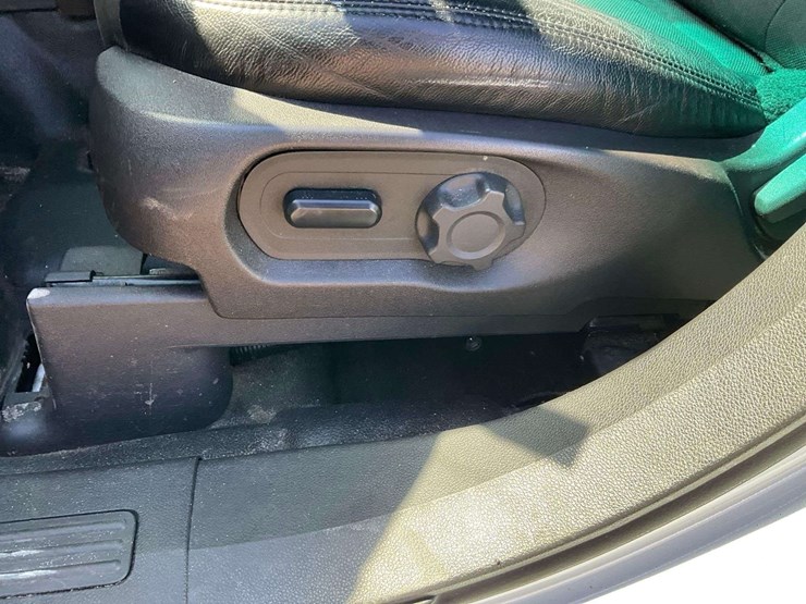 2015-ford-explorer-image-11