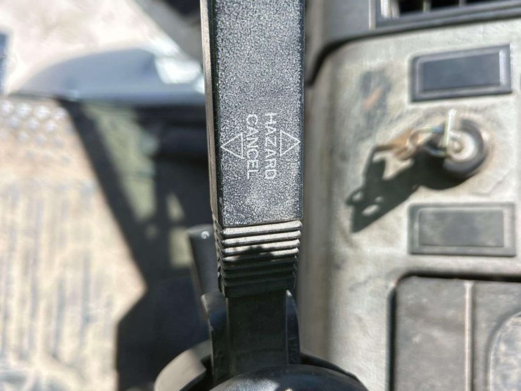 2001-freightliner-fl112-image-14