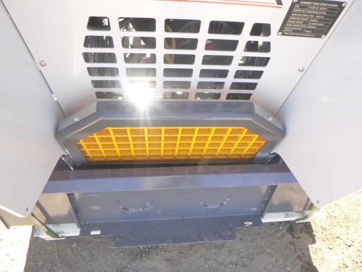 battler-st28h-6-skid-steer-track-loader-image-14