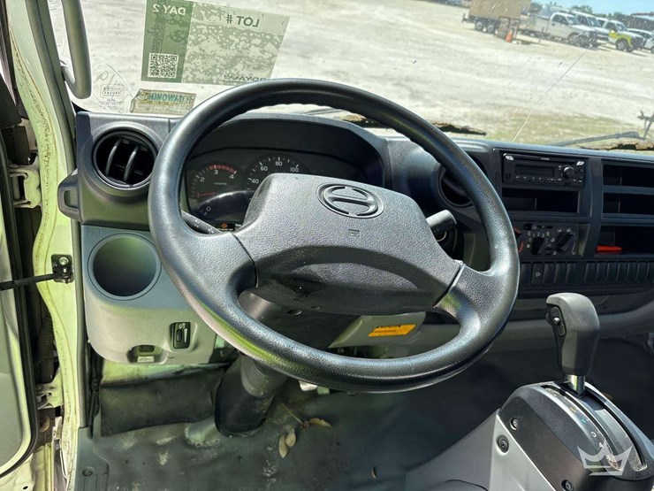 2018-hino-195-image-24