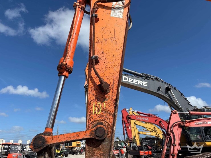 2013-hitachi-zx160-lc-image-24