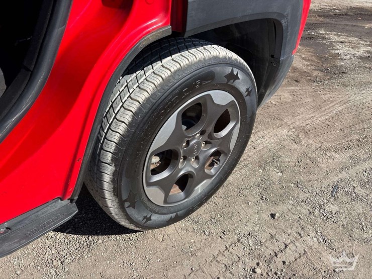 2015-jeep-renegade-image-22