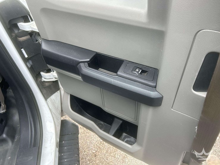 2017-ford-f150-image-21