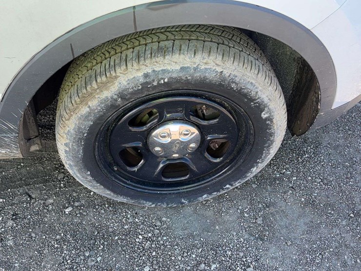 2017-ford-explorer-image-24