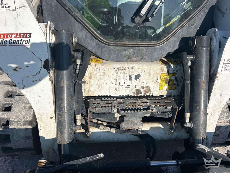 2023-bobcat-t595-image-24