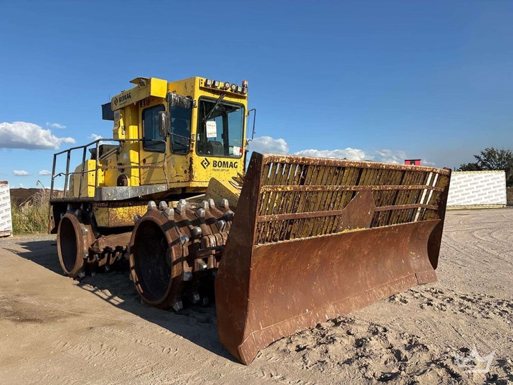 2018-bomag-bc572-articulated-refuse-compactor-image-2