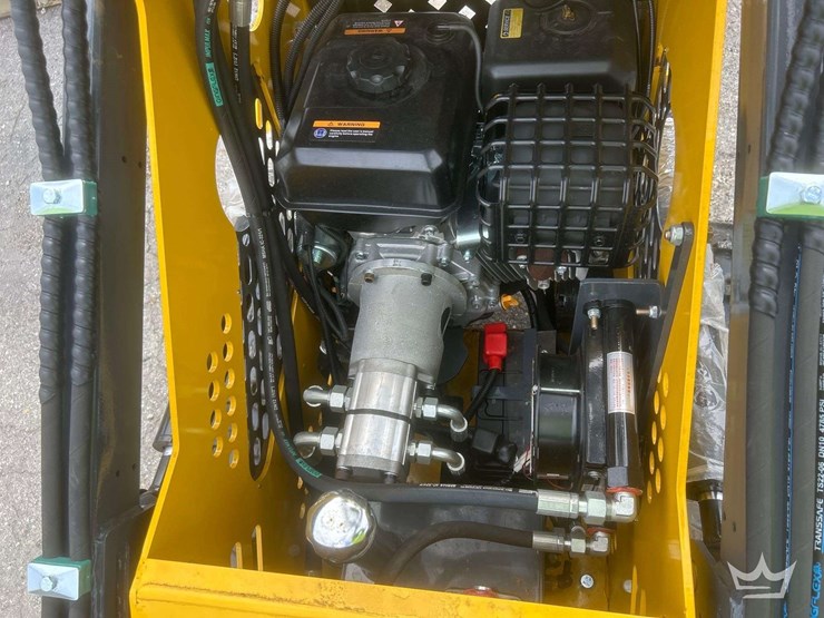 2025-sdlanch-sdll60-mini-stand-on-track-loader-skid-steer-image-13