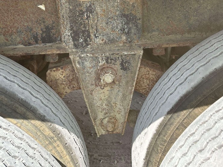 2010-axle-dump-trailer-image-10