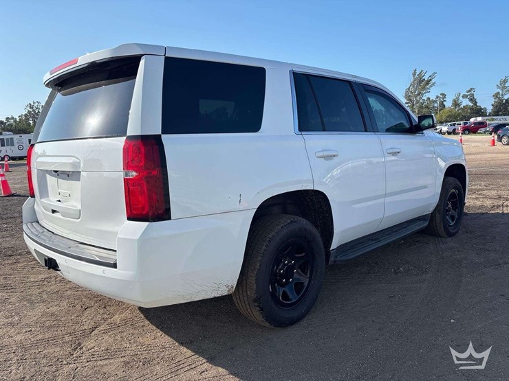 2017-chevrolet-tahoe-image-3