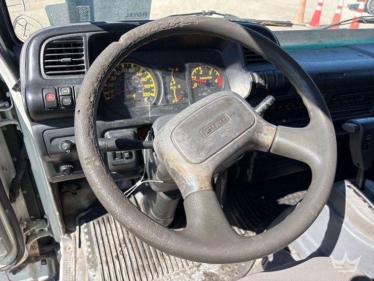 2007-isuzu-npr-image-14