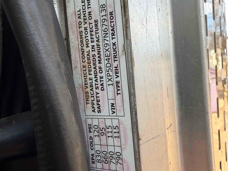 2007-peterbilt-379-image-10