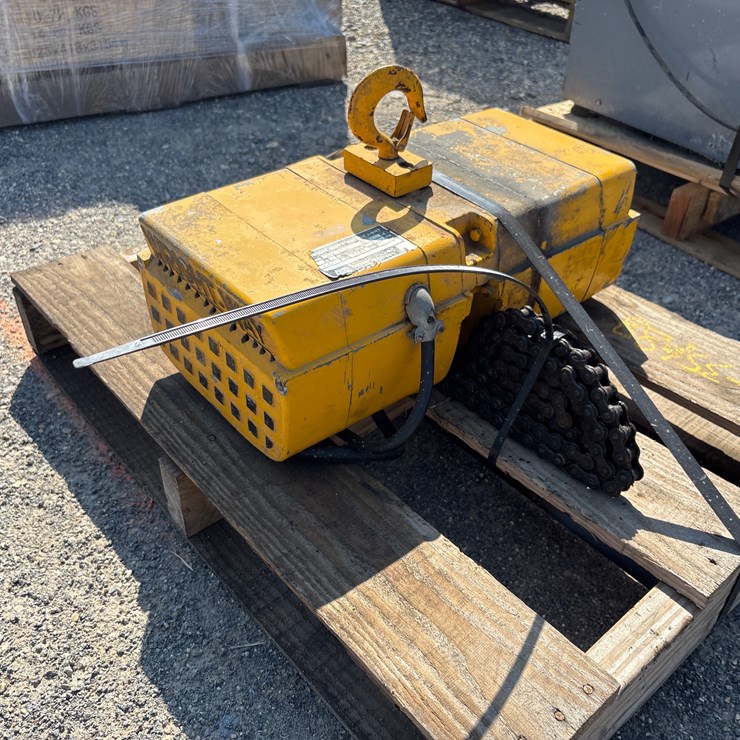 #8031 • WRIGHT WAY ELECTRIC HOIST