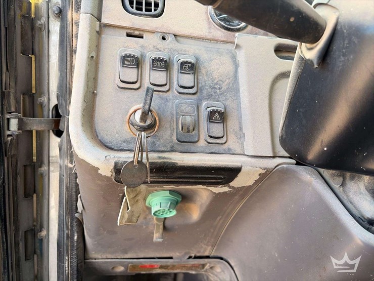 2007-peterbilt-379-image-9