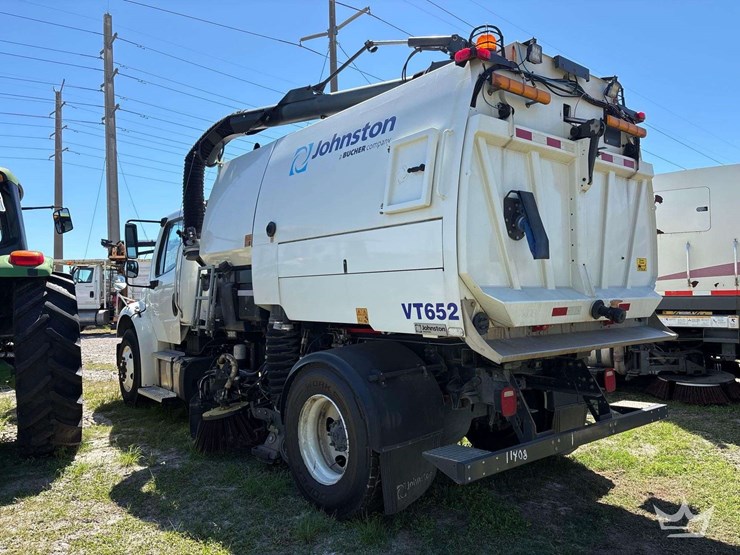 2020-freightliner-m2-106-image-4