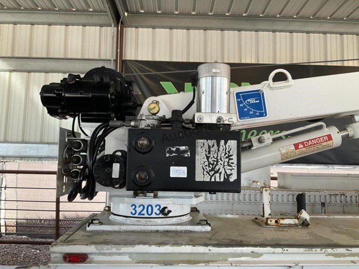 2013-ford-f550-image-9