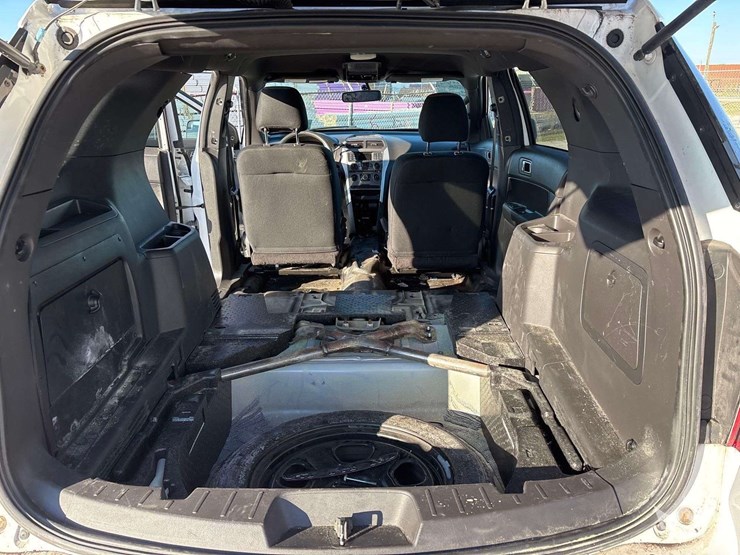 2015-ford-explorer-image-23