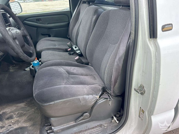 2004-chevrolet-silverado-1500-image-13