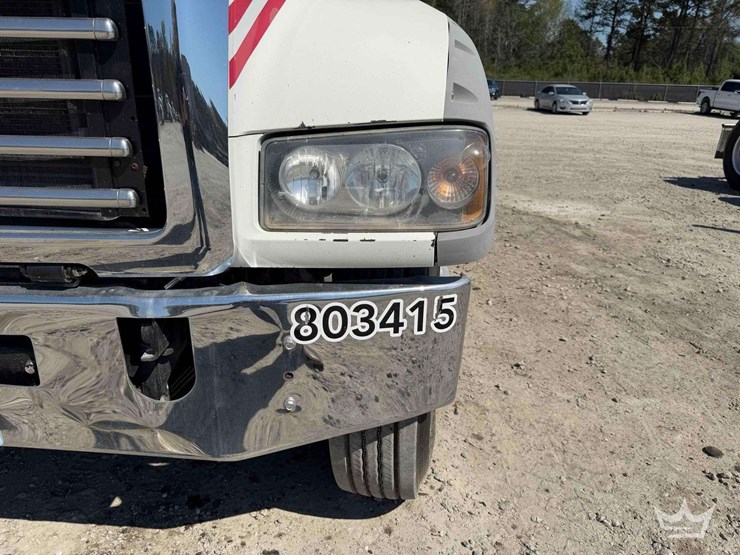 2015-mack-gu713-t/a-day-cab-truck-tractor-image-4