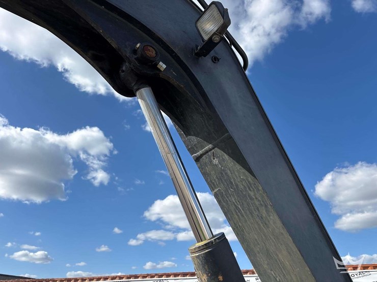 2016-deere-85g-image-30