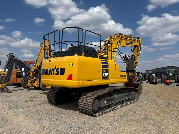 2023-komatsu-pc210-image-4