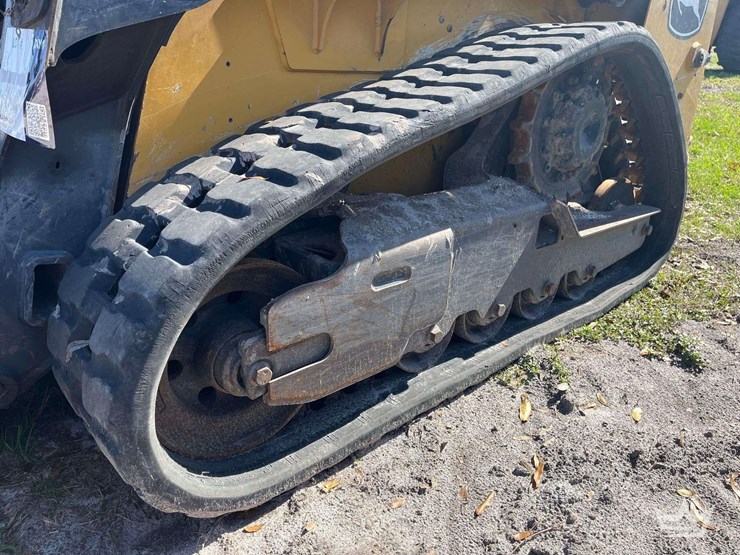 2023-deere-317g-image-21