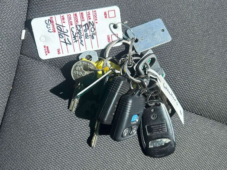 2016-ford-explorer-image-22