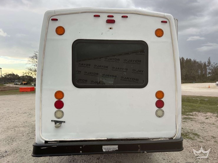 2015-ford-e350-image-26