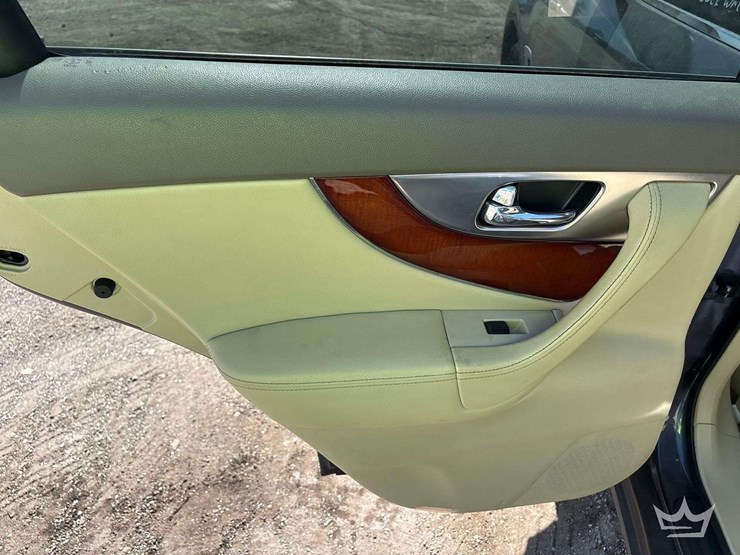 2009-infiniti-fx35-image-8