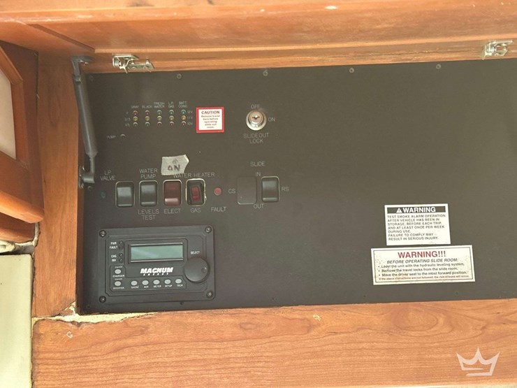 2006-freightliner-tuscany-4077-40ft-class-a-motorhome-image-25