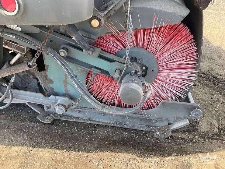 2018-freightliner-m2-106-image-36