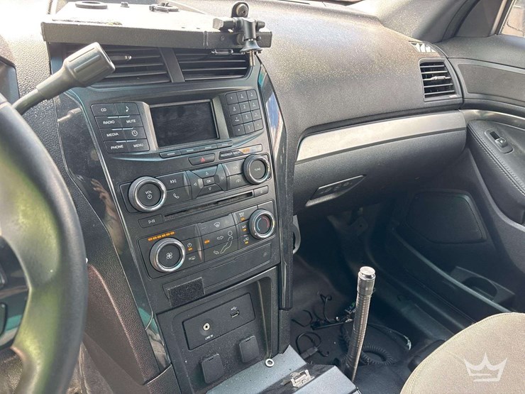 2017-ford-explorer-image-17