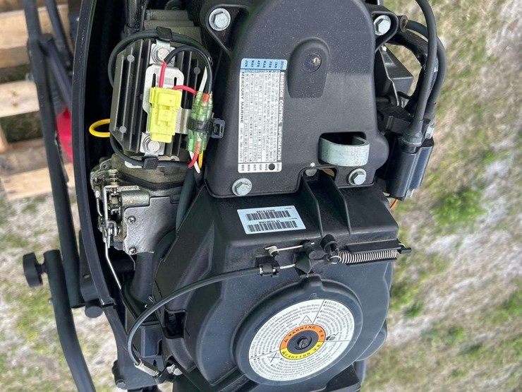 2010-mercury-15hp-tiller-four-stroke-outboard-boat-motor-image-8