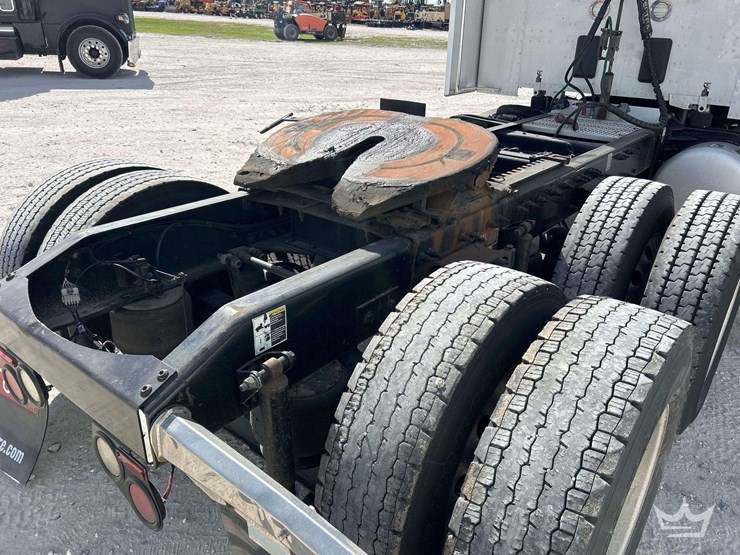 2019-peterbilt-579-image-27