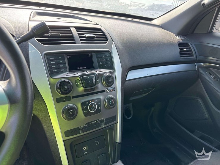 2015-ford-explorer-image-15