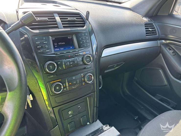 2017-ford-explorer-image-16