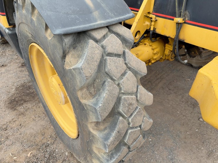 1995-caterpillar-th83-image-11