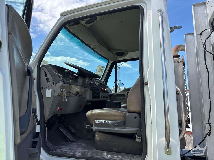 2003-sterling-l7500-image-21